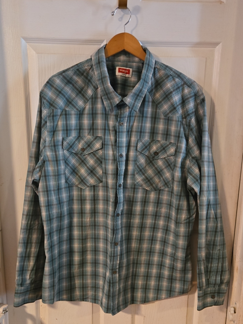 Wrangler Plaid Long-Sleeve Button Down Shirt